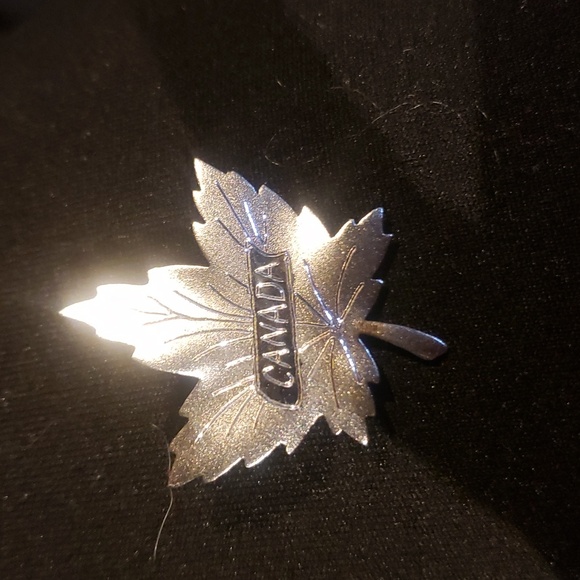 Sterling silver Canada pin - Picture 1 of 3